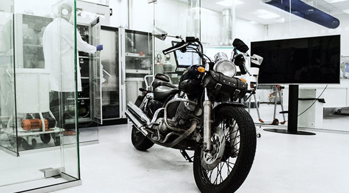 Motorcykel i lab